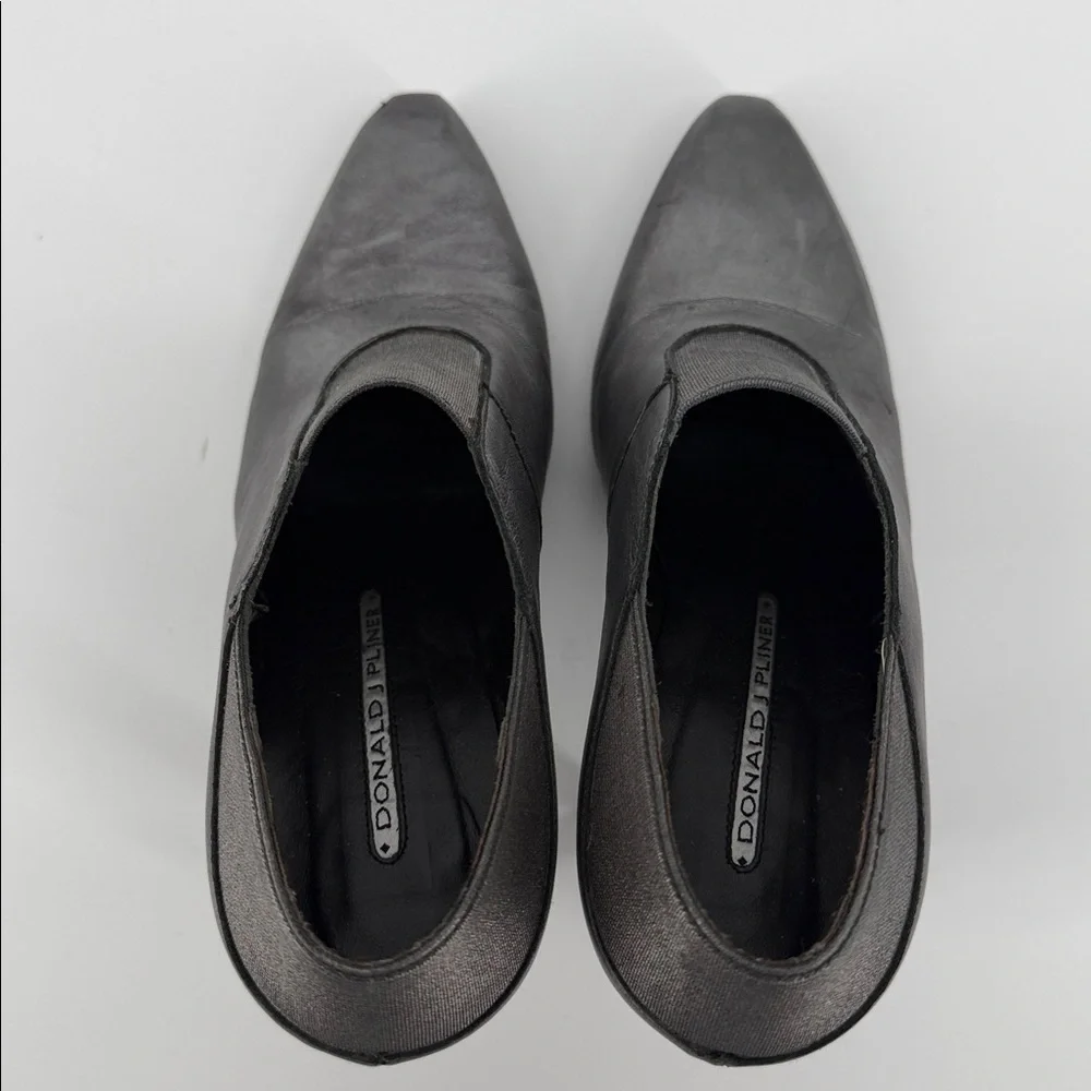DONALD J PLINER Women SANNA Pewter Leather Elastic Gusset High Heel Women Size 6
